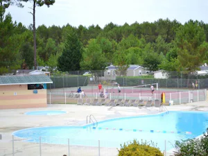 Camping Les Dunes de Contis - Pool auf dem Campingplatz