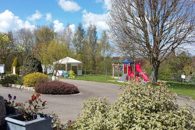Les Garennes de la mer - Gelände vom Campingplatz mit Spielplatz für Kinder