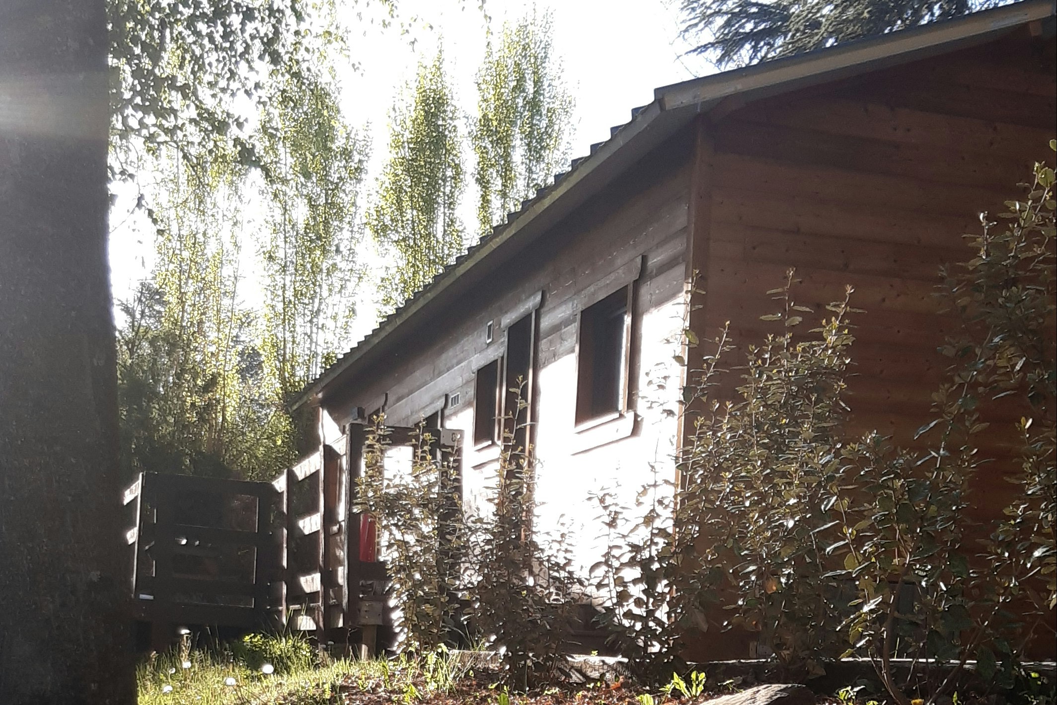 Les Jardins d'Estavar - Außenansicht Mobilheim auf dem Campingplatz