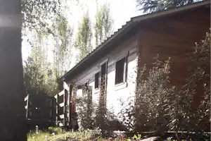 Les Jardins d'Estavar - Außenansicht Mobilheim auf dem Campingplatz