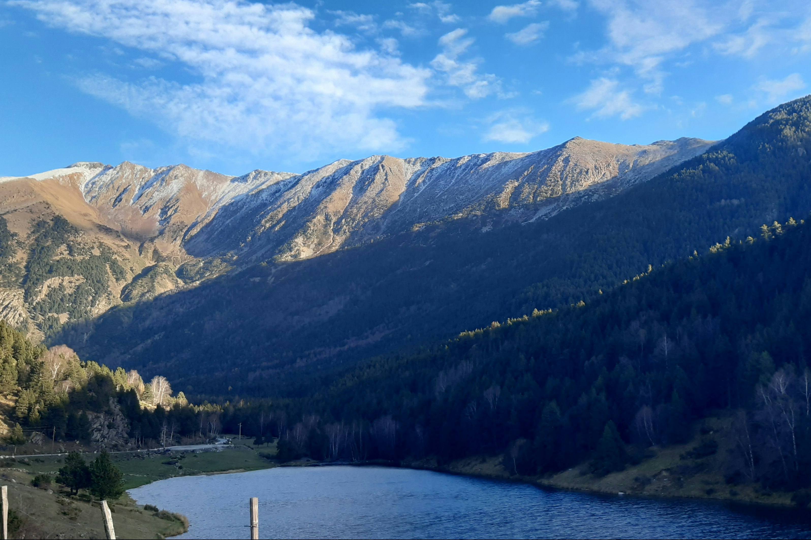 Les Jardins d'Estavar - See inmitten der Berge