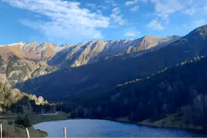 Les Jardins d'Estavar - See inmitten der Berge