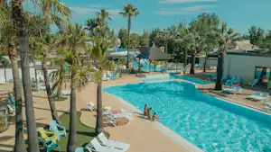 Les Méditerranées Charlemagne - Blick auf das Freibad auf dem Campingplatz