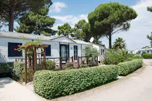 Les Mûriers