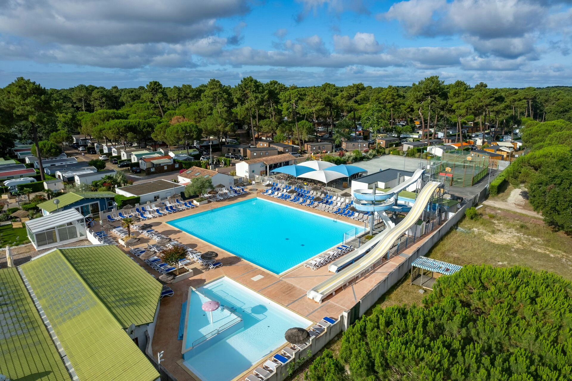 Camping Sandaya L'Estanquet  - Campingplatz mit Pool aus der Vogelperspektive