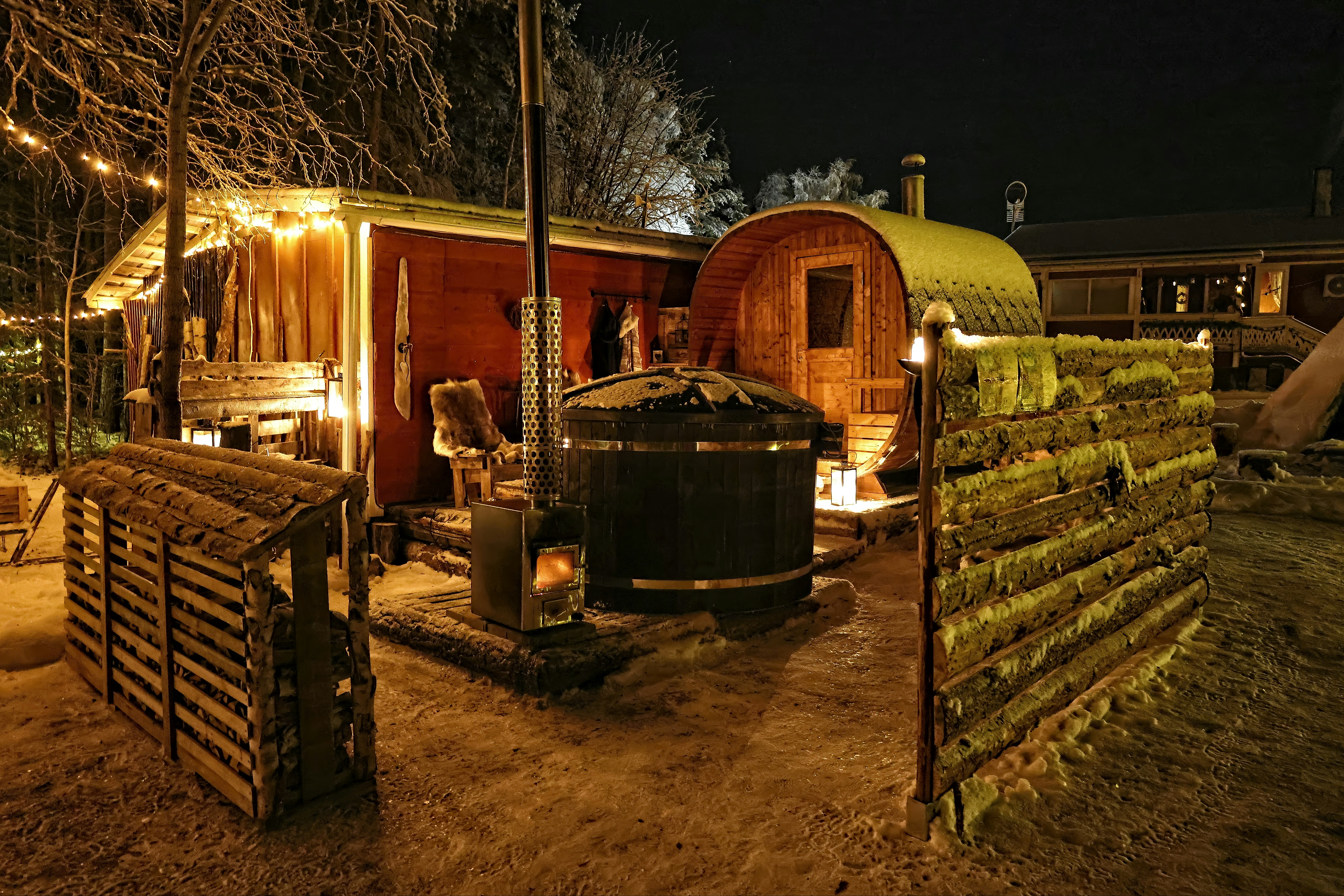 Lev naturanda - Fasssauna und Hot Tub auf dem Campingplatz