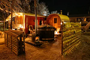 Lev naturanda - Fasssauna und Hot Tub auf dem Campingplatz