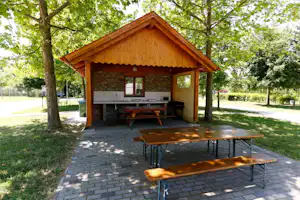 Lipót Thermal Camping - Gemeinschaftskochnische mit Terrasse