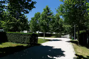 Lipót Thermal Camping - Standplätze auf dem Campingplatz