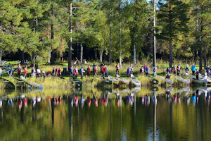 Lits Camping - Kajak fahrende Gäste auf dem Fluss