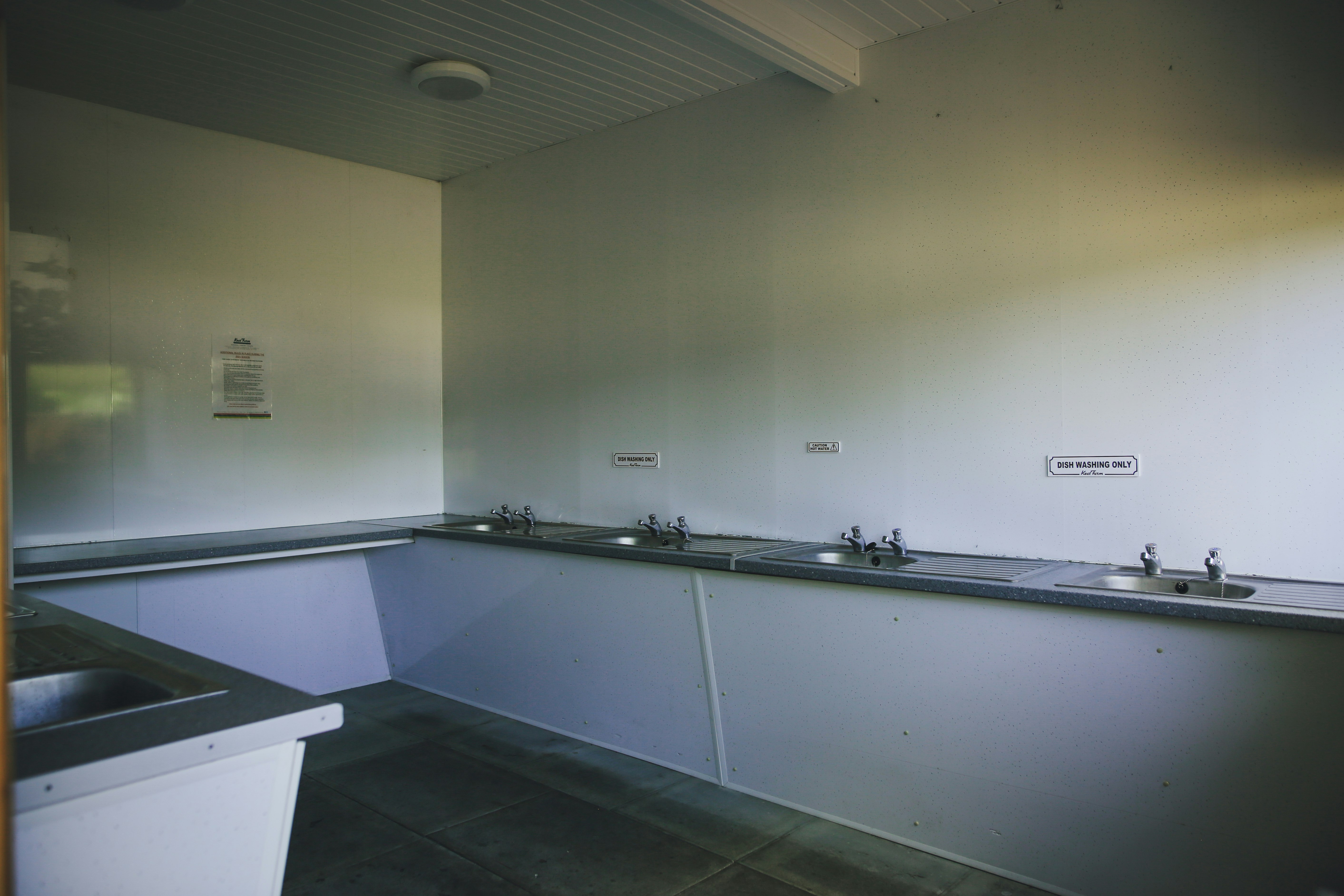 Little Satmar Holidaypark - Abwaschbereich mit Spülbecken