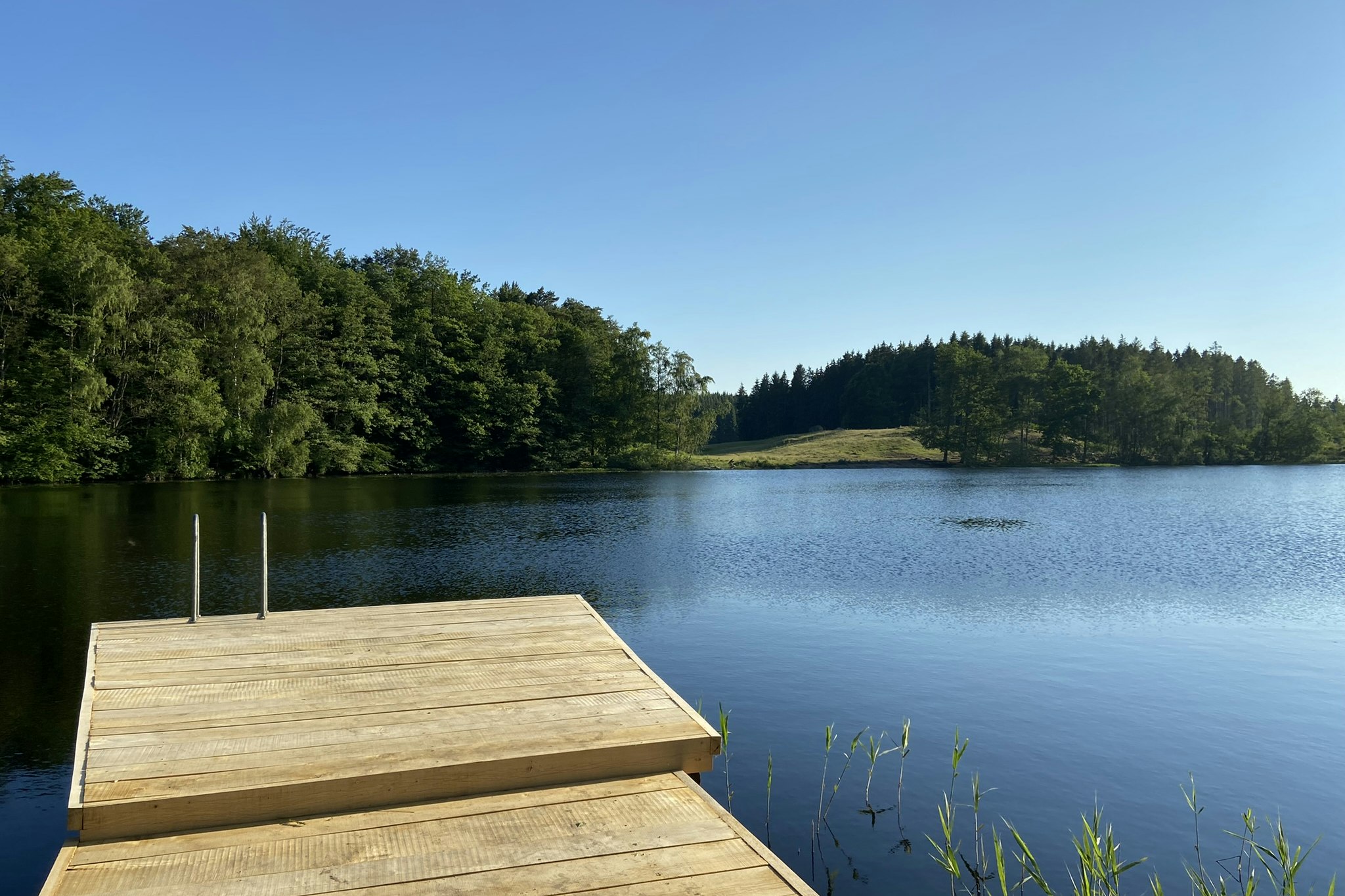 Ljuvadal Camping & Upplevelser - Badesteg am See
