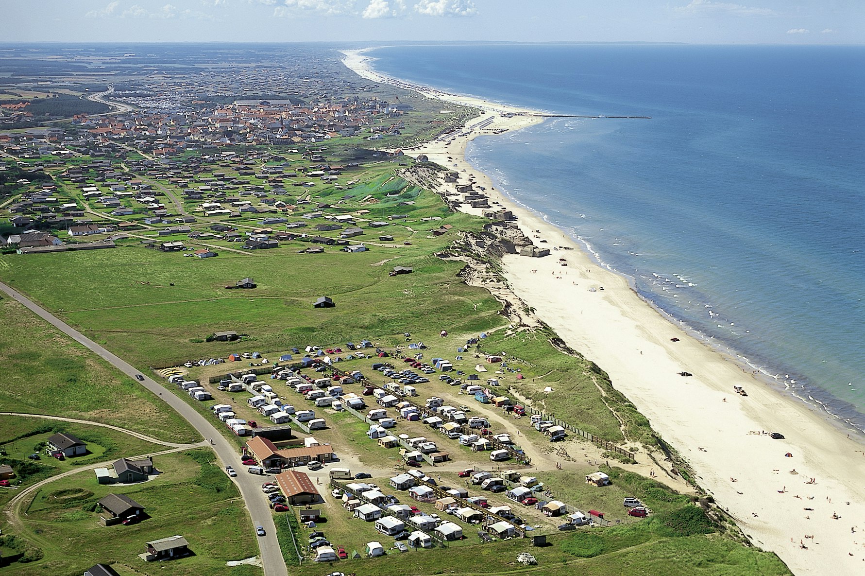 Løkken Strand Camping  - Luftaufnahme des Campingplatzes