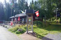 Långsjön Stugor & Camping - Einfahrt und Rezeption des Campingplatzes