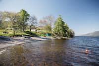 Loch Ness Shores Club Site - Campingplatz Außenbereich mit Blick auf den See