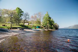 Loch Ness Shores Club Site - Campingplatz Außenbereich mit Blick auf den See