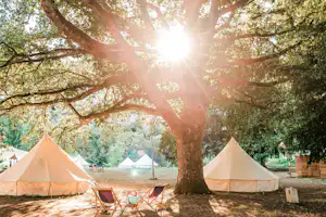 Lodg’ing Nature Camp Ardennes - Glamping-Zelte auf dem Campingplatz