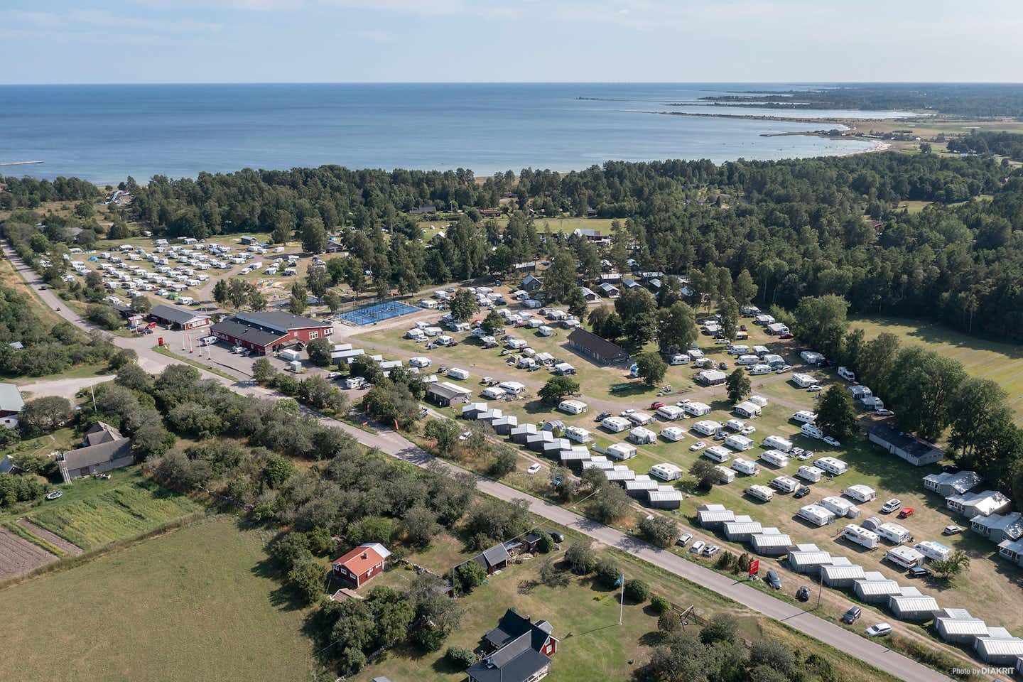 First Camp Löttorp – Öland  Löttorps Camping  - Luftaufnahme des Campingplatzes