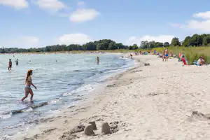 First Camp Löttorp – Öland Löttorps Camping - Badestrand in der Nähe des Campingplatzes