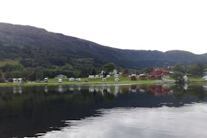 Lone Camping - Fernansicht des Campingplatzes am See