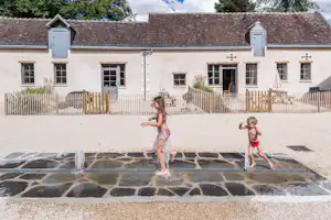 L´Orangerie de Beauregard - spielende Kinder auf dem Campingplatz