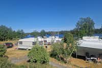 Lovsjö Badens Camping - Blick auf die Standplätze auf dem Campingplatz