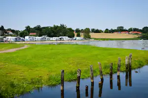 Lærkelunden Camping - Blick vom Meer auf den Campingplatz