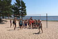 Mändjala Camping  -  Volleyballfeld am Strand vom Campingplatz