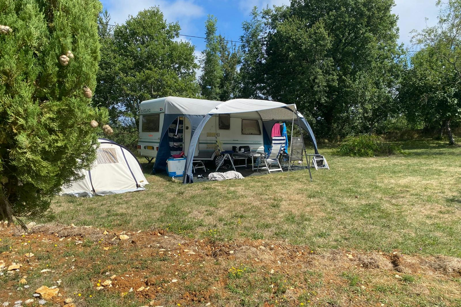 Magnone Vacance - Standplätze im Grünen auf dem Campingplatz