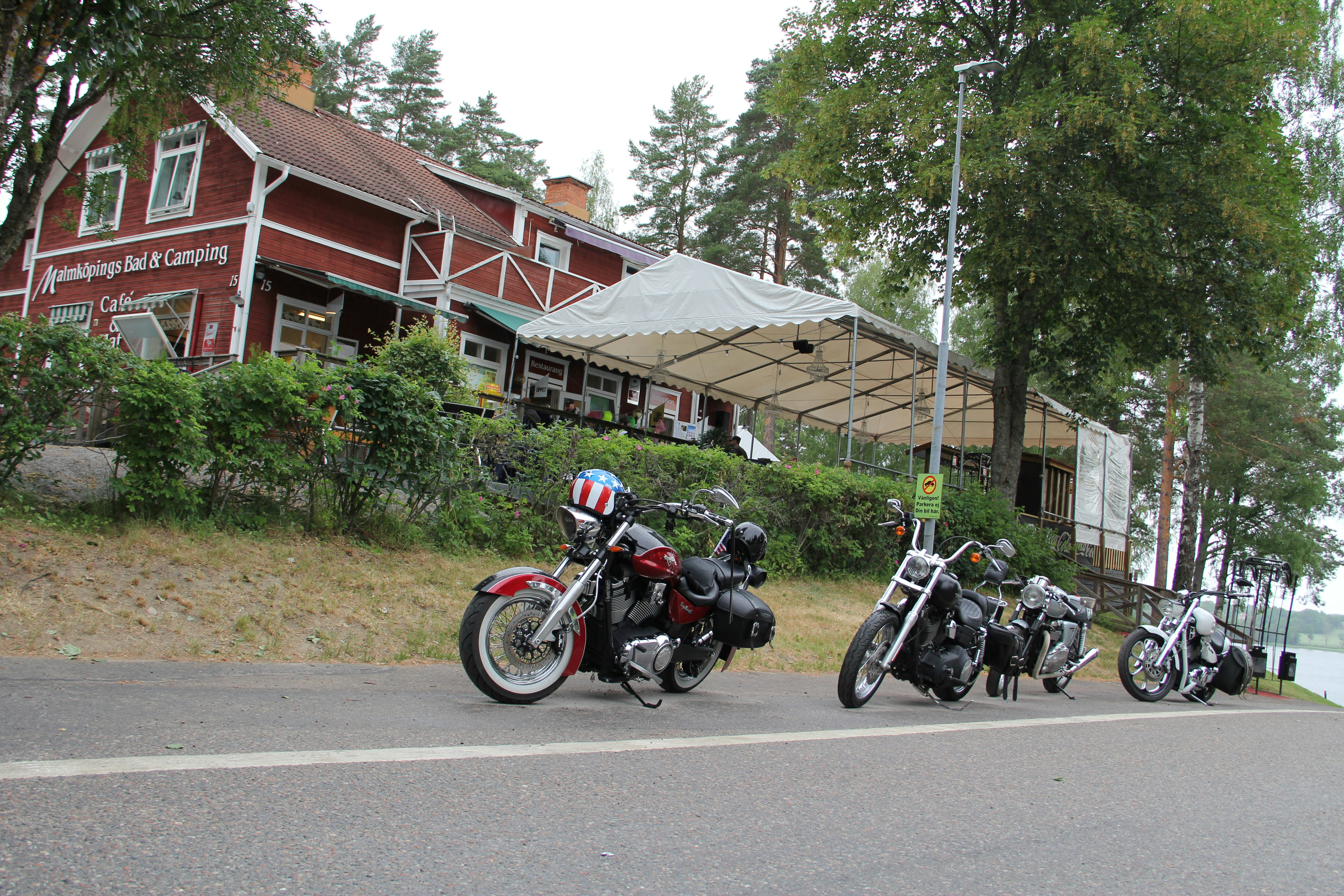 Malmköpings Bad & Camping - Blick auf das Café am Campingplatz