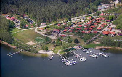 Yachthafen & Campingplatz in Jabel