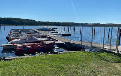 Yachthafen & Campingplatz in Jabel