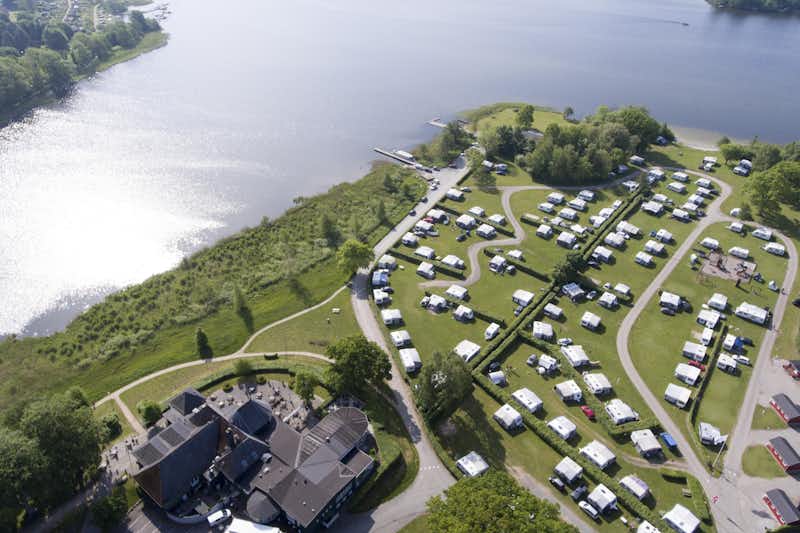 Maribo Sø Camping - Übersicht auf das gesamte Campingplatz Gelände 