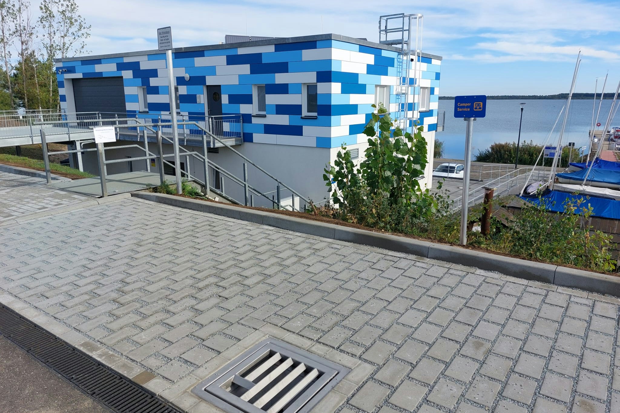 Marina-Camping Geierswalder See - Sanitärgebäude auf dem Campingplatz