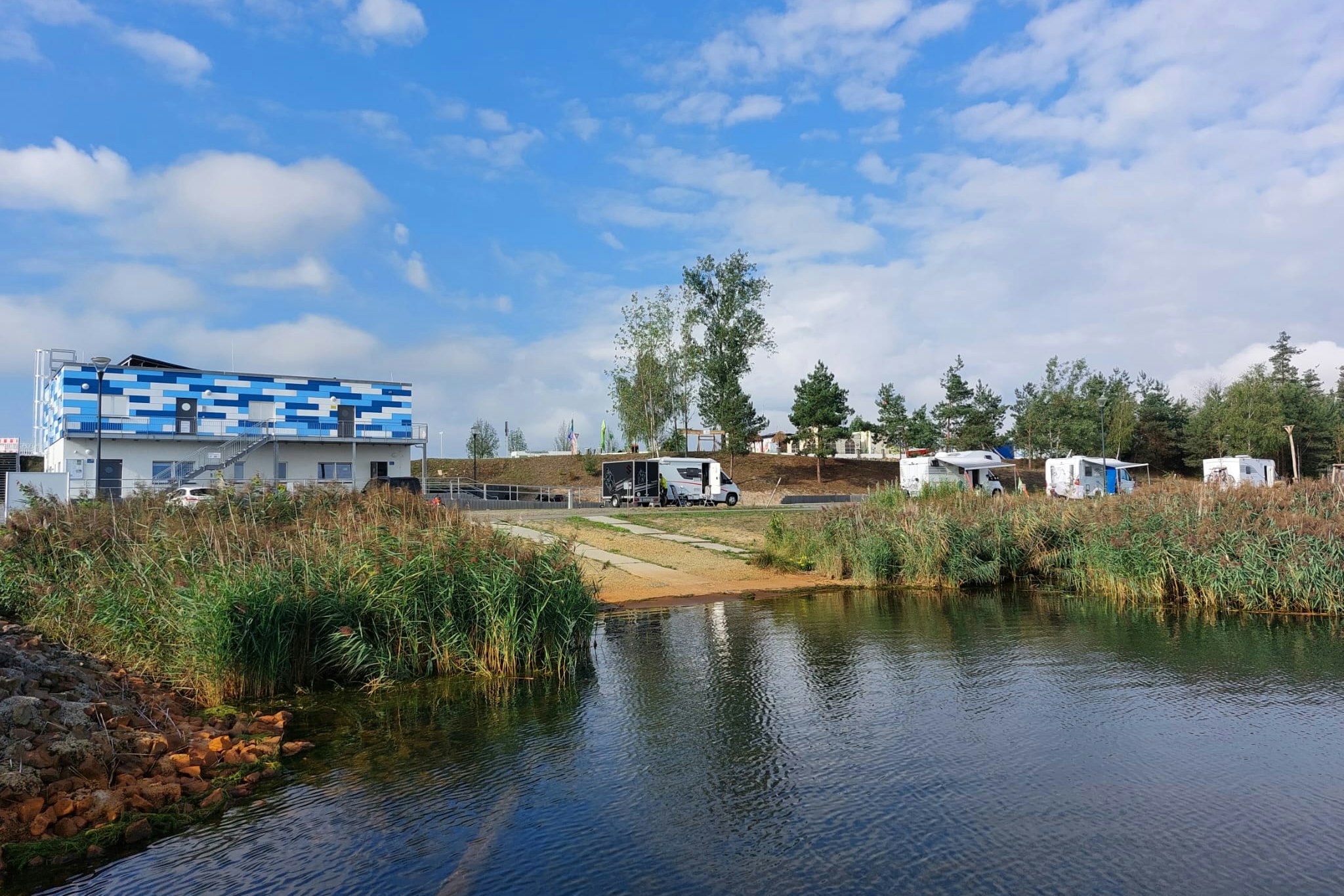 Marina-Camping Geierswalder See - Stellplätze am Ufer des Sees