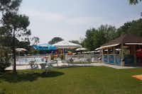 Marina Camping Village  - Poolbar vom Campingplatz mit Blick auf den Pool