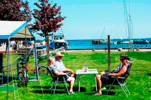 Marina Lystcamp - Wohnwagenstellplätze im Grünen auf dem Campingplatz mit Blick auf den Ostsee