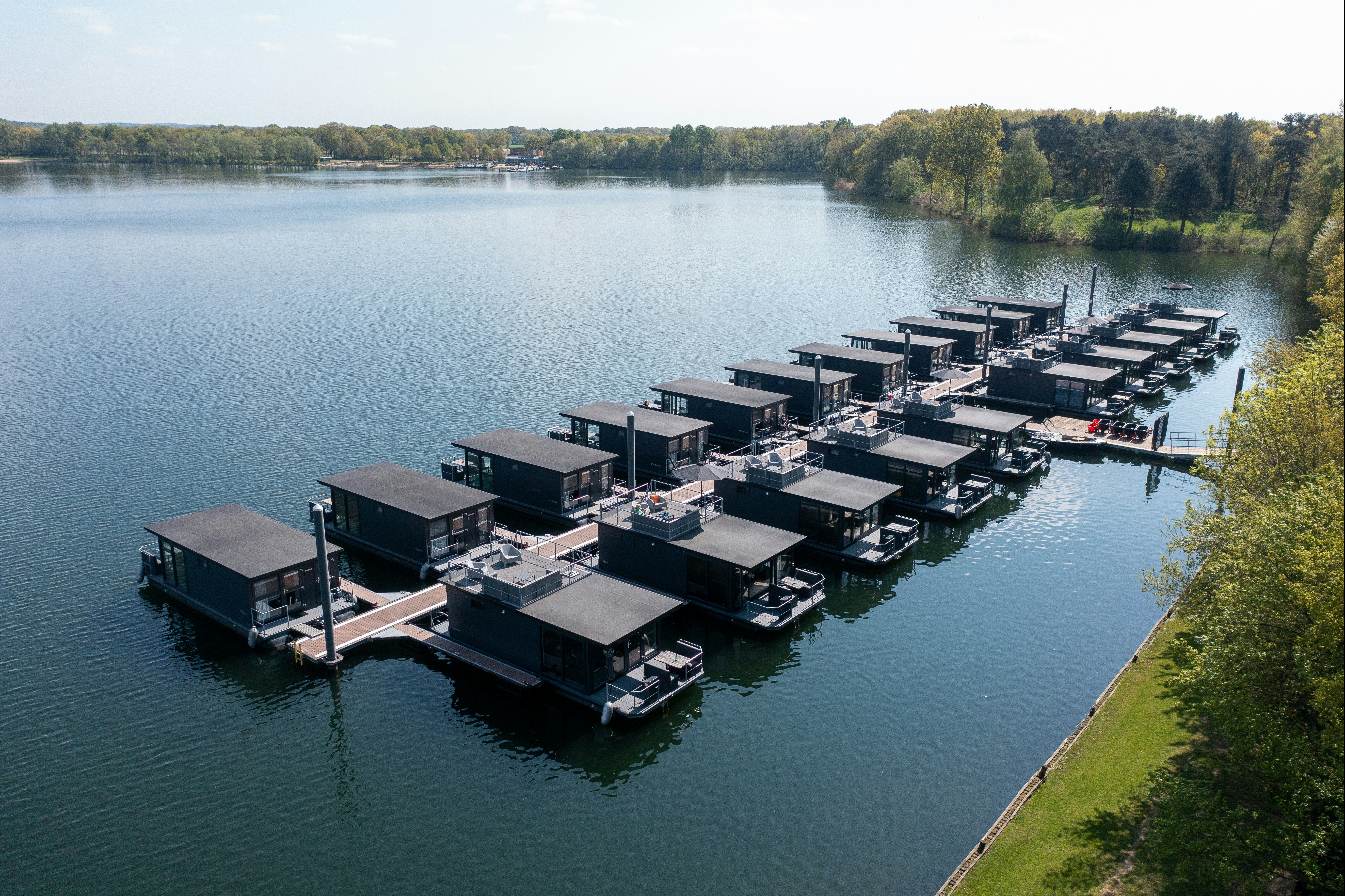 Marina Mookerplas - Hafen mit Hausbooten auf dem Campingplatz