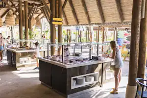 Alannia-Costa-Blanca-Buffet-im-Restaurant-des-Campingplatzes v30