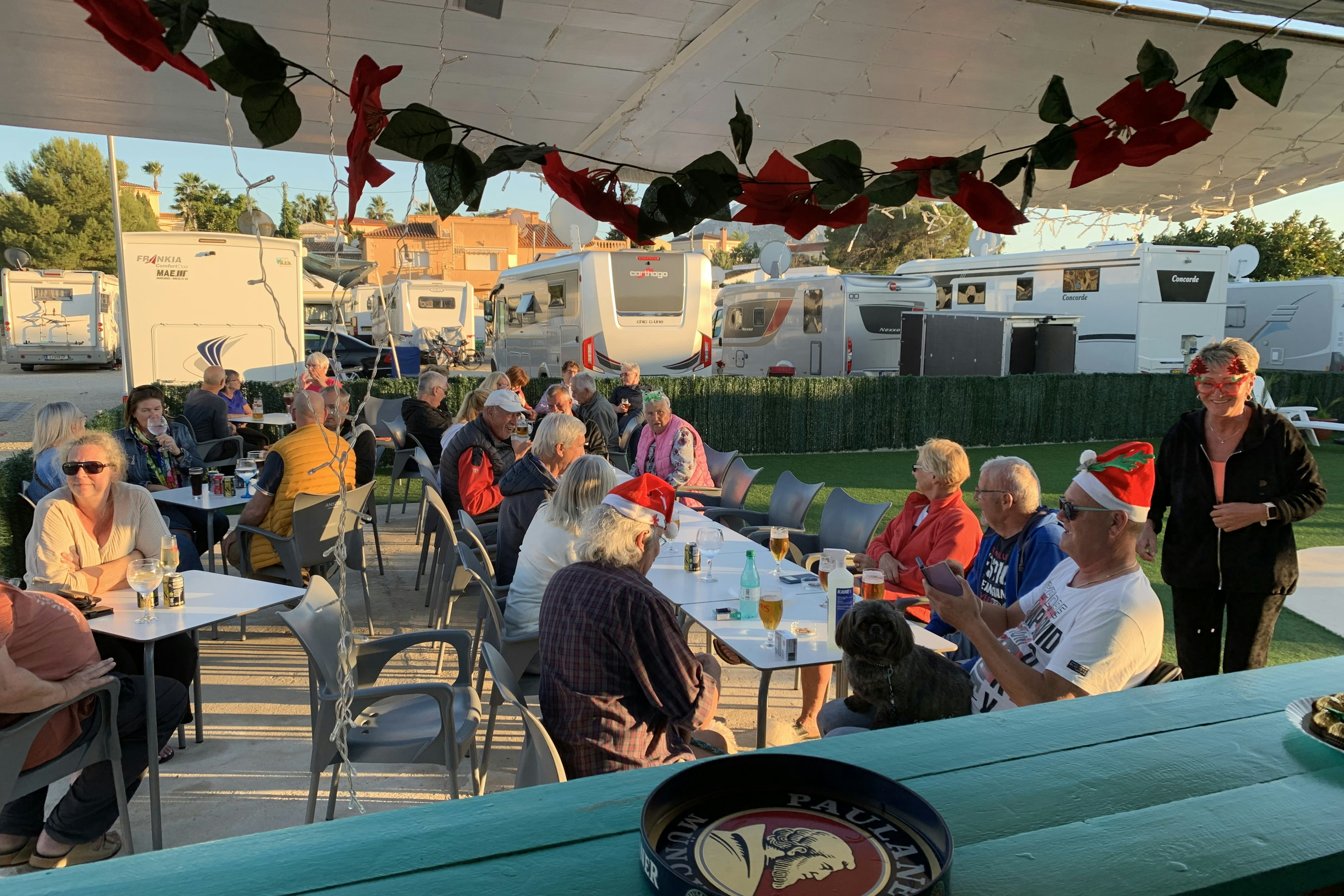 MarySol Campingpark - Terrasse der Snackbar auf dem Campingplatz