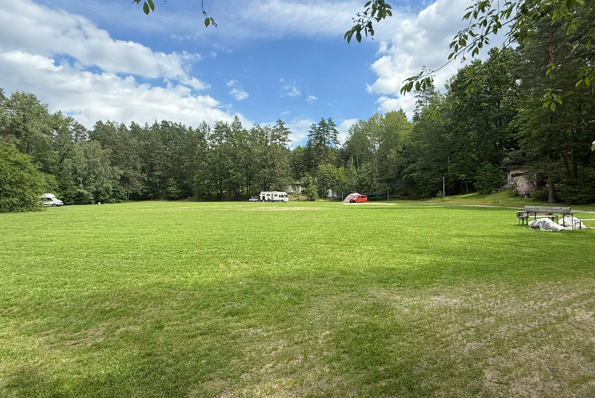 Mazur Syrenka - Standplatzwiese auf dem Campingplatz