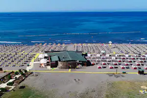 MCM Camping & Resort - Luftaufnahme vom Strand direkt am Campingplatz