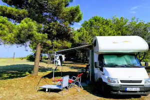 MCM Camping & Resort - Wohnwagenstellplätze im Grünen auf dem Campingplatz