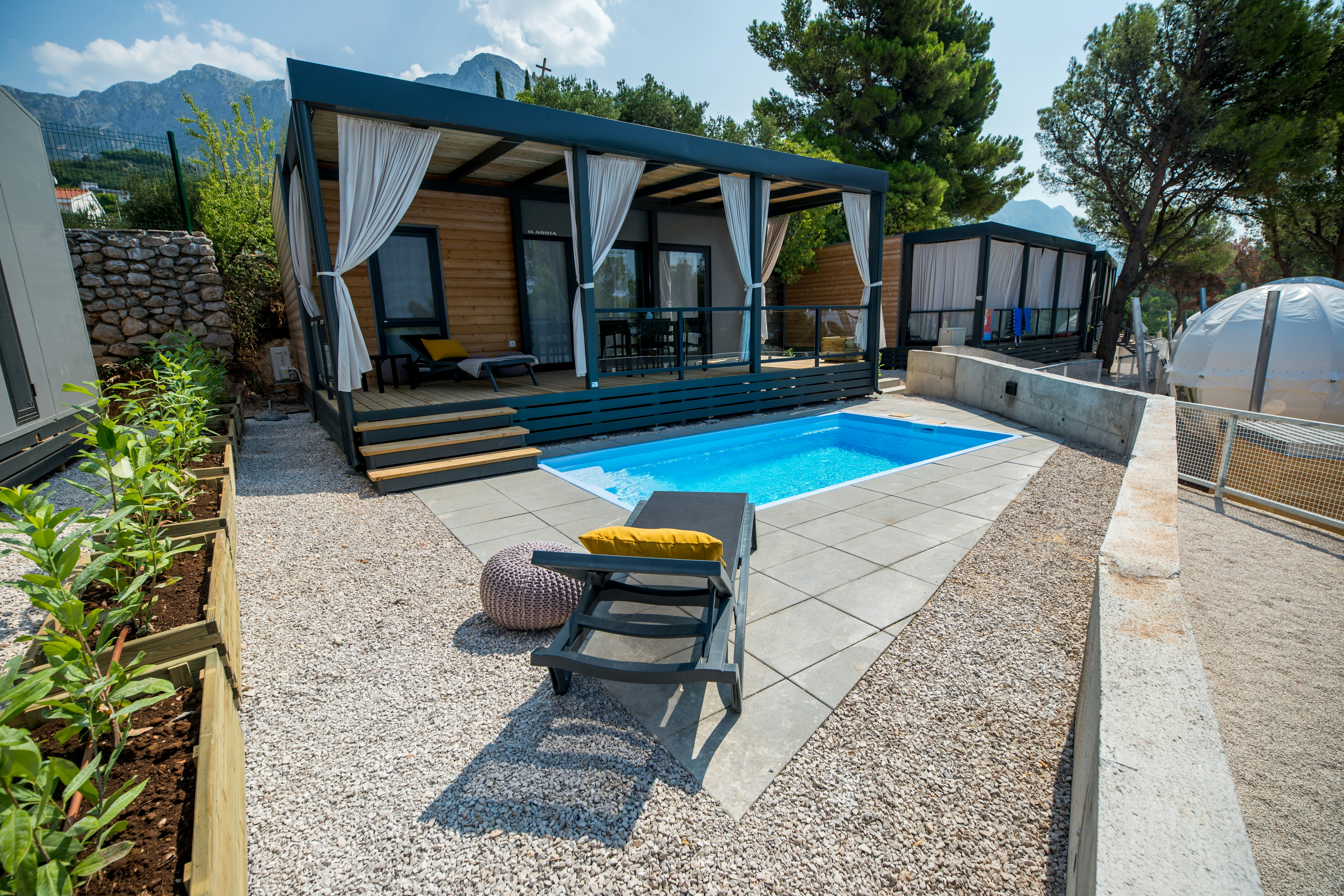 Medora Orbis -  Mobilheim mit Terrasse im Grünen auf dem Campinglatz