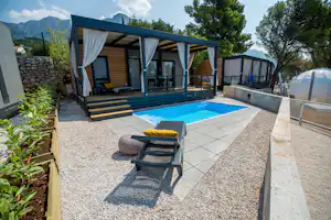 Medora Orbis - Mobilheim mit Terrasse im Grünen auf dem Campinglatz