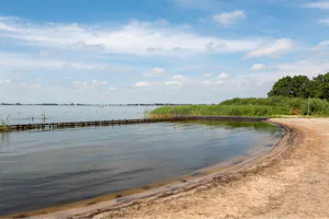 Campingplaats Indijk Camping Indijk - Blick auf den Strand am Campingplatz