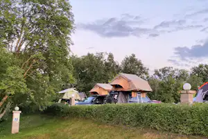 Mereoja Camping - Standplätze im Grünen auf dem Campingplatz