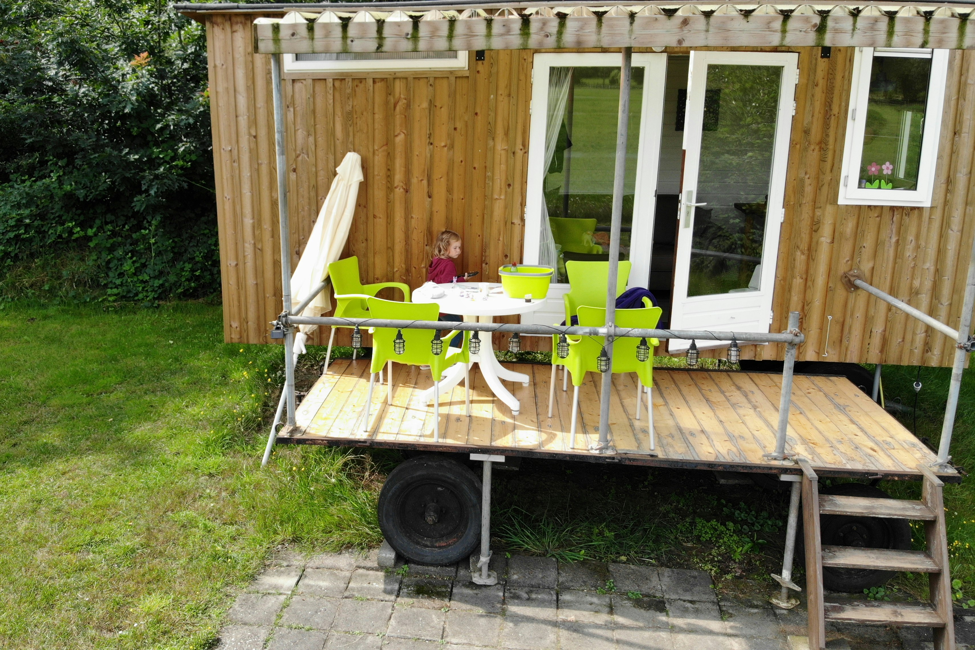 Mini-camping De Wolboom - Mobilheim Terrasse Außenansicht