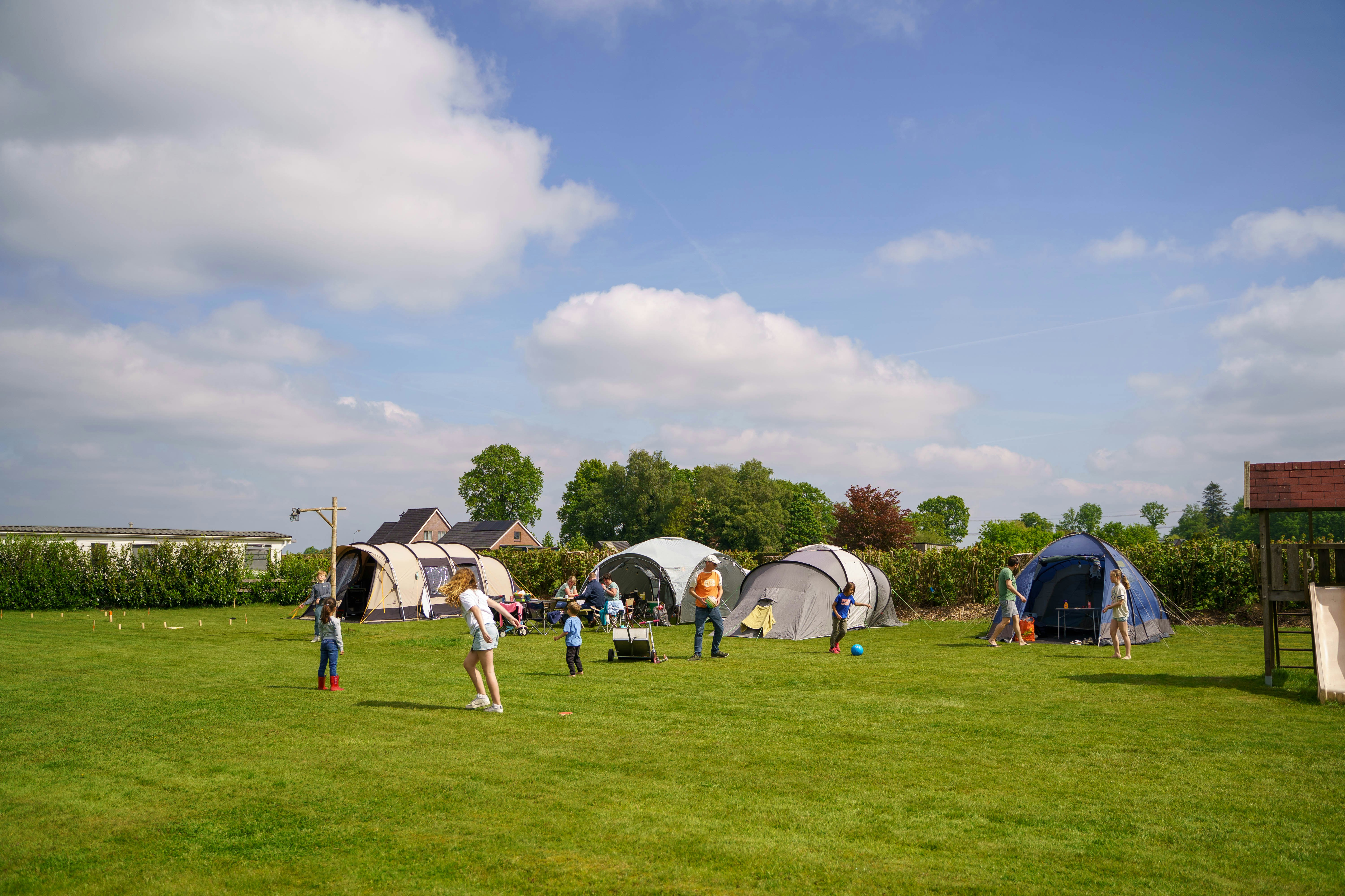 Mini Camping Drentse Monden - Blick auf die Zeltwiese auf dem Campingplatz