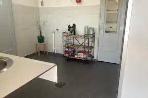 Mini camping Hoeve Voorwaarts - Innenansicht des Sanitärgebäudes